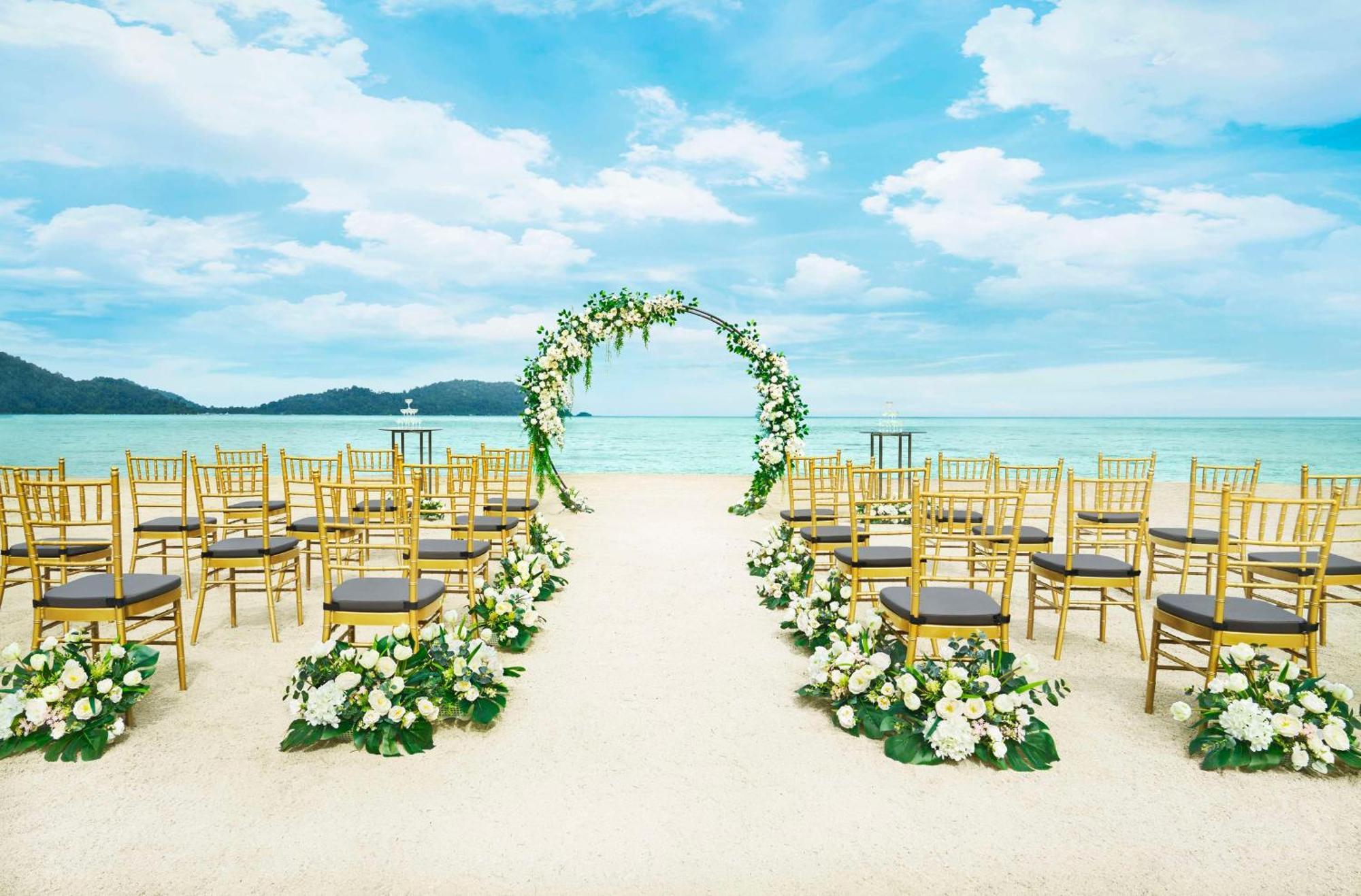 Doubletree By Hilton Damai Laut Hotel Lumut Exterior photo