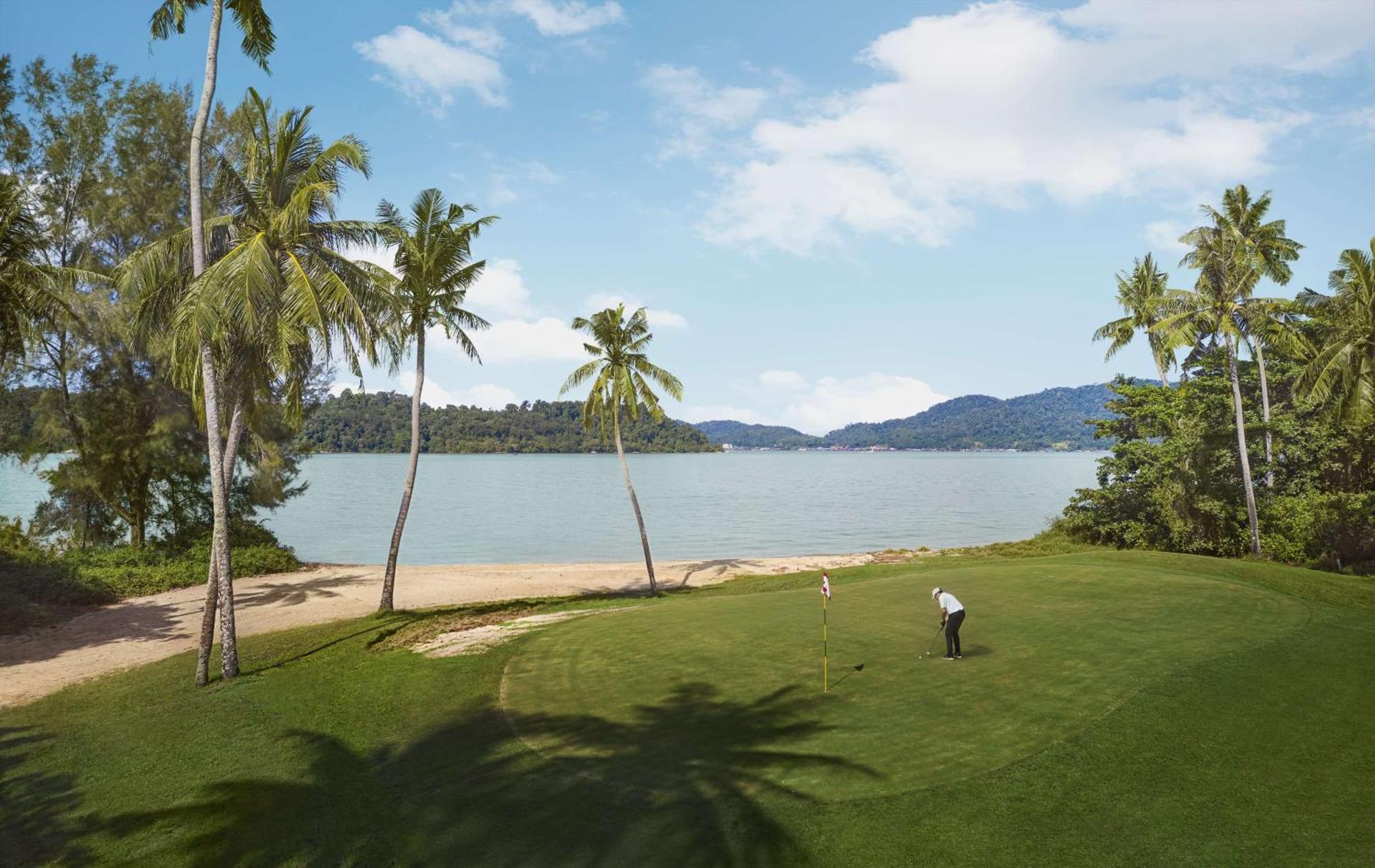Doubletree By Hilton Damai Laut Hotel Lumut Exterior photo