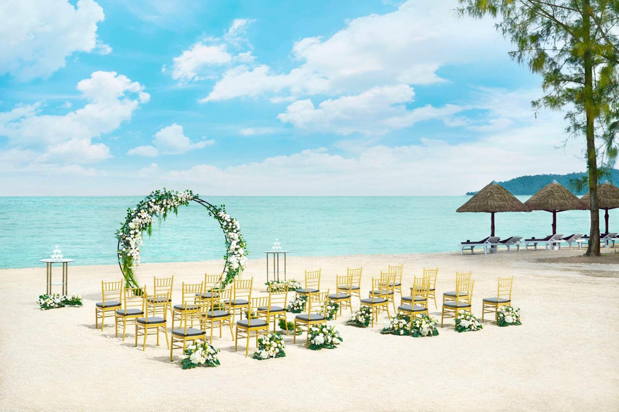 Doubletree By Hilton Damai Laut Hotel Lumut Exterior photo