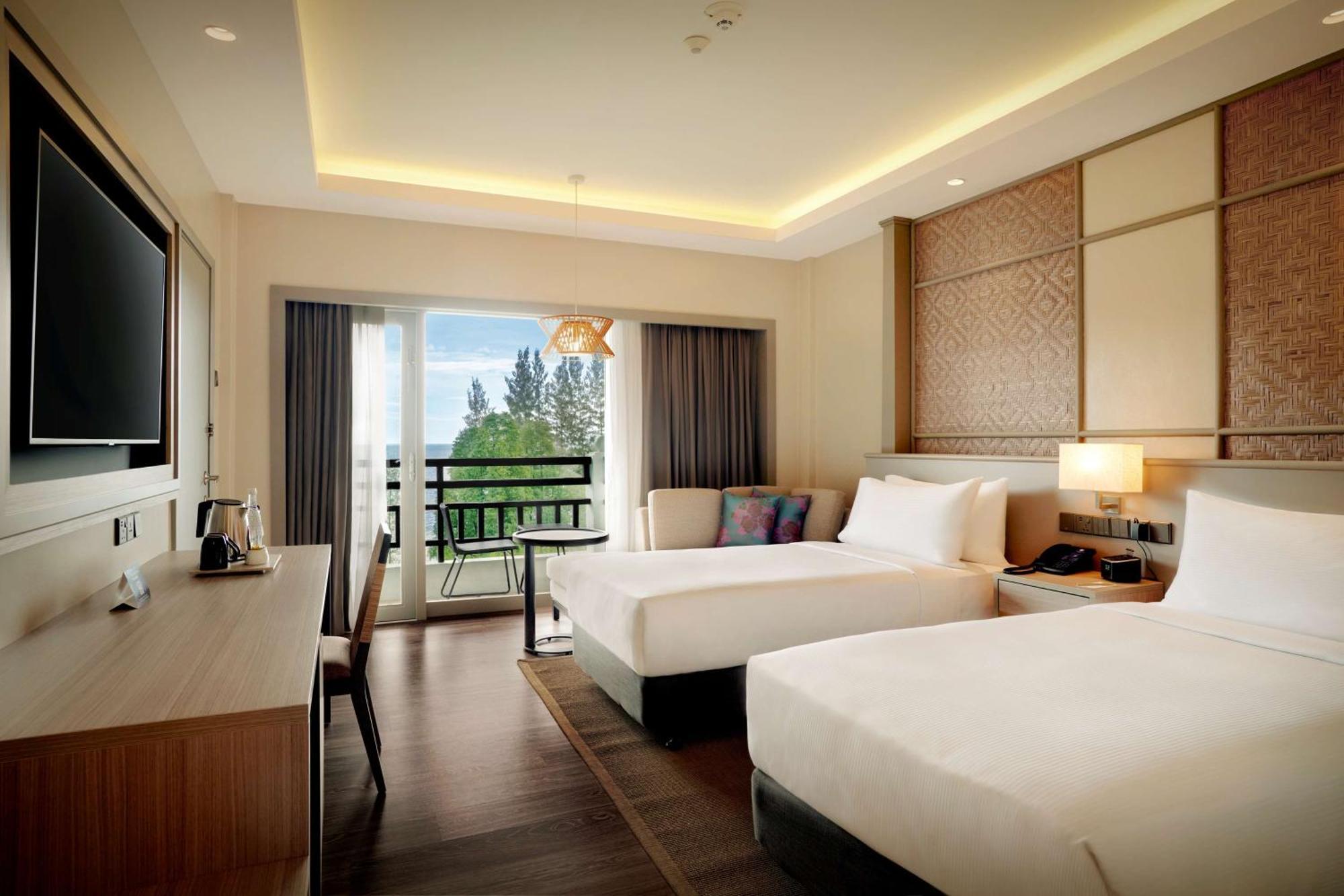 Doubletree By Hilton Damai Laut Hotel Lumut Exterior photo