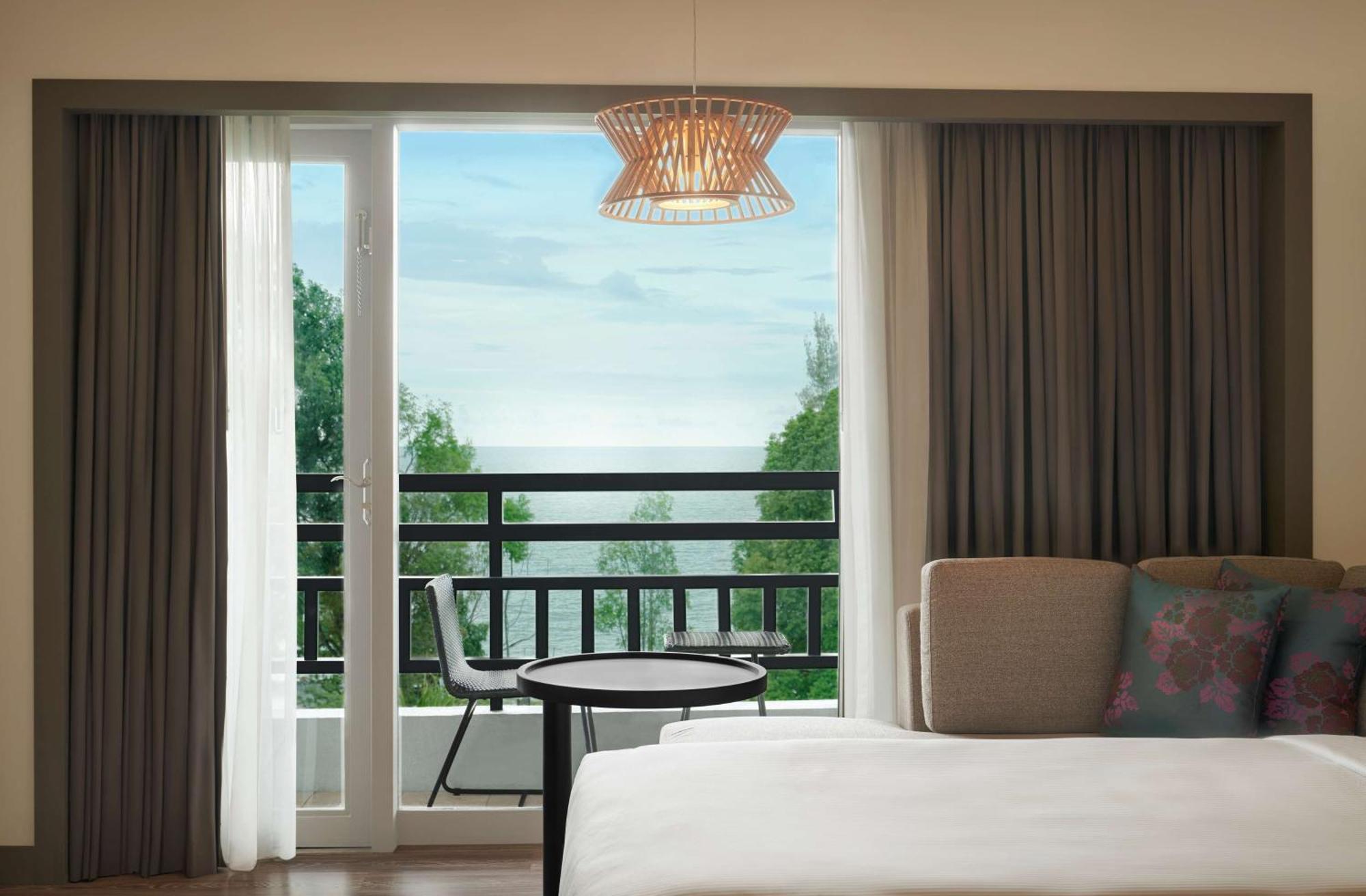 Doubletree By Hilton Damai Laut Hotel Lumut Exterior photo