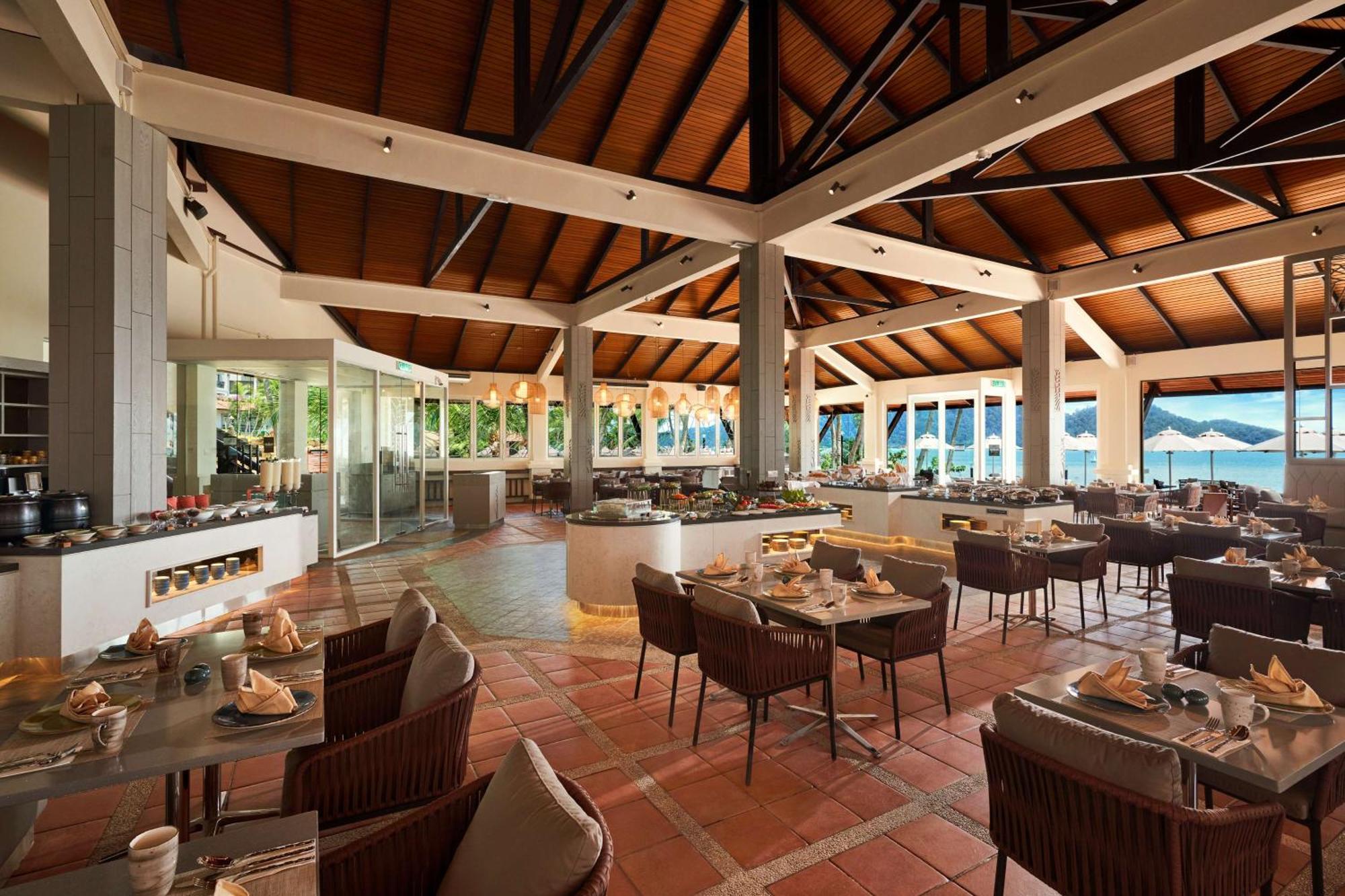 Doubletree By Hilton Damai Laut Hotel Lumut Exterior photo