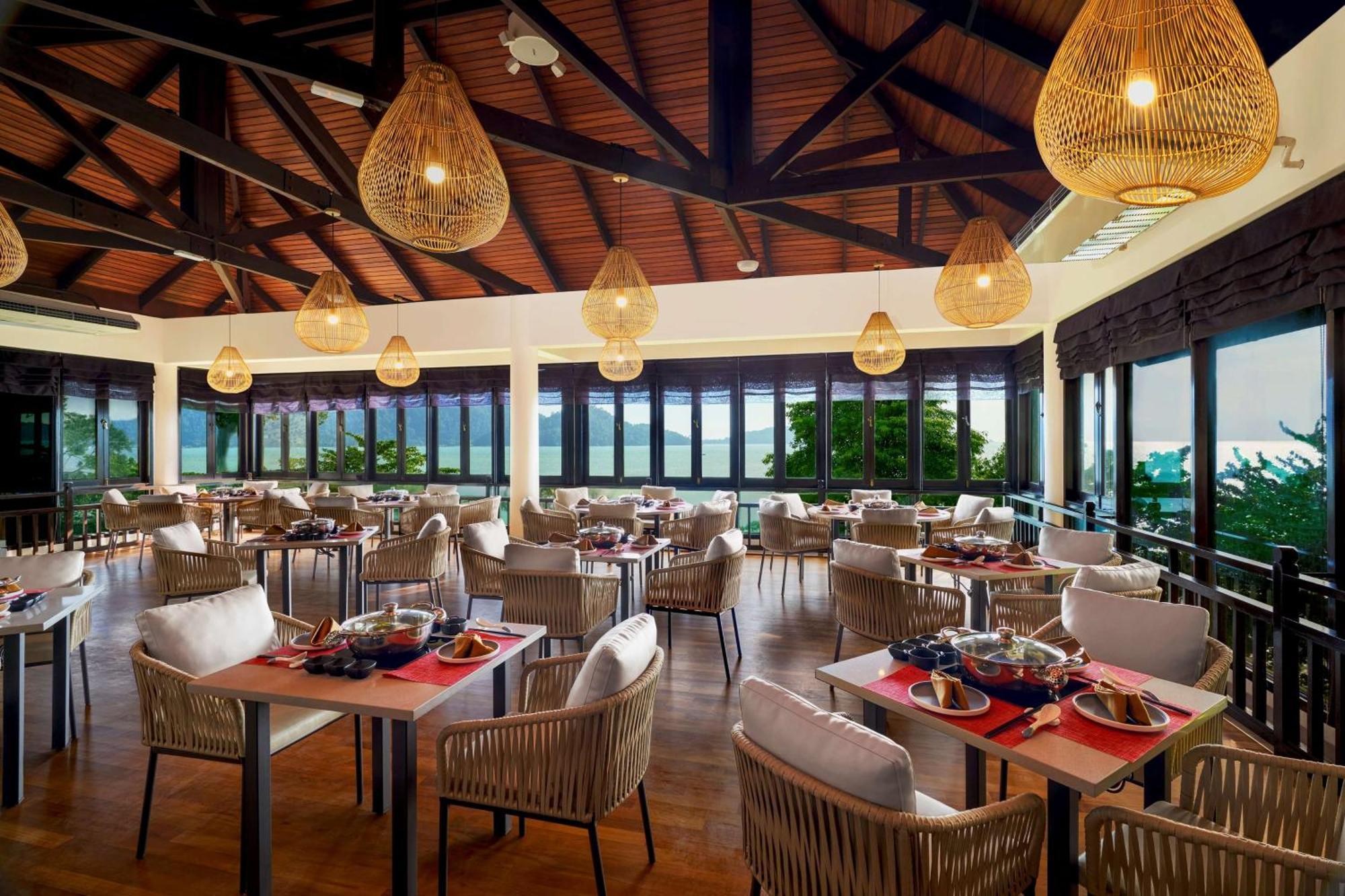 Doubletree By Hilton Damai Laut Hotel Lumut Exterior photo