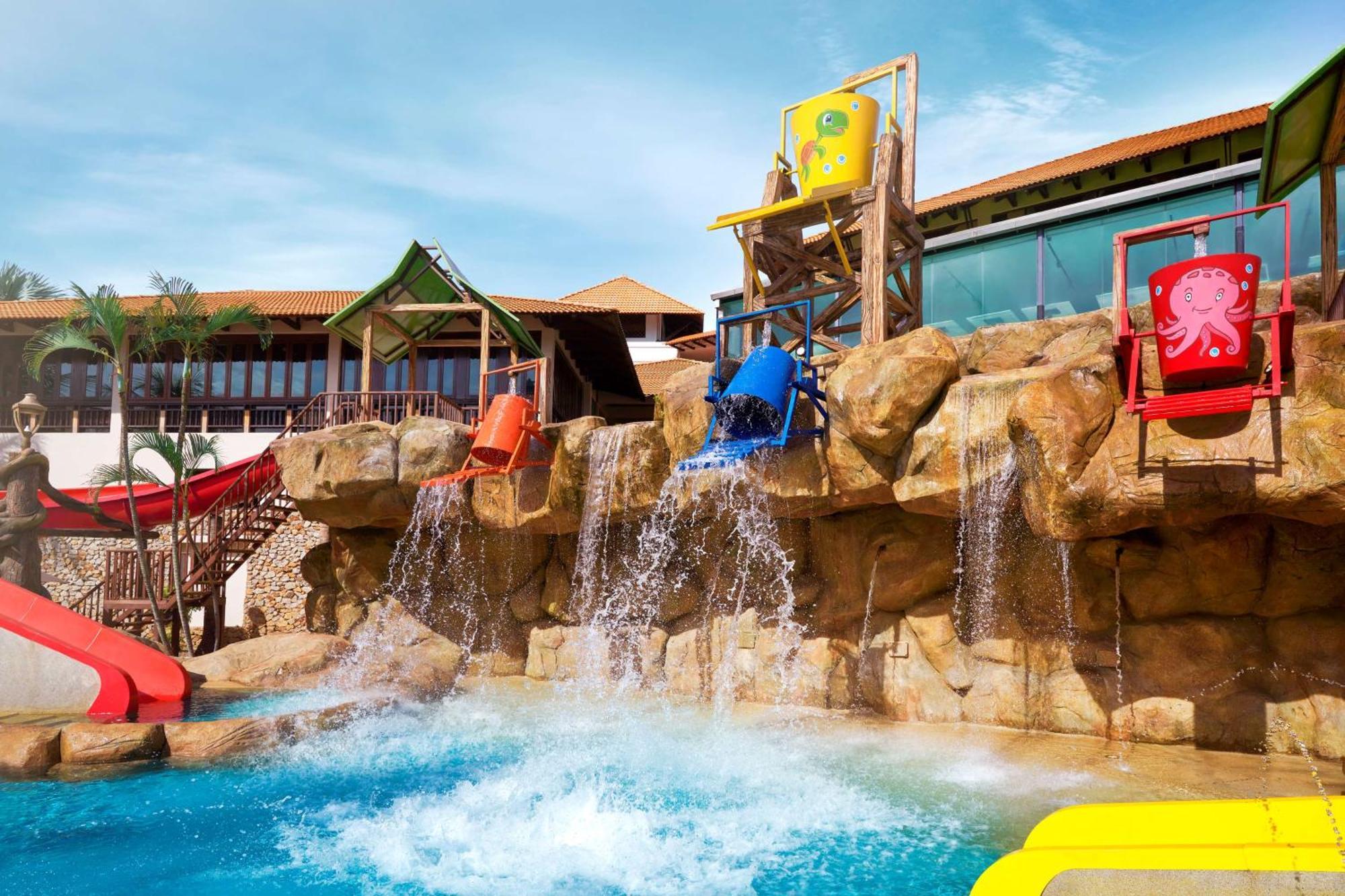 Doubletree By Hilton Damai Laut Hotel Lumut Exterior photo