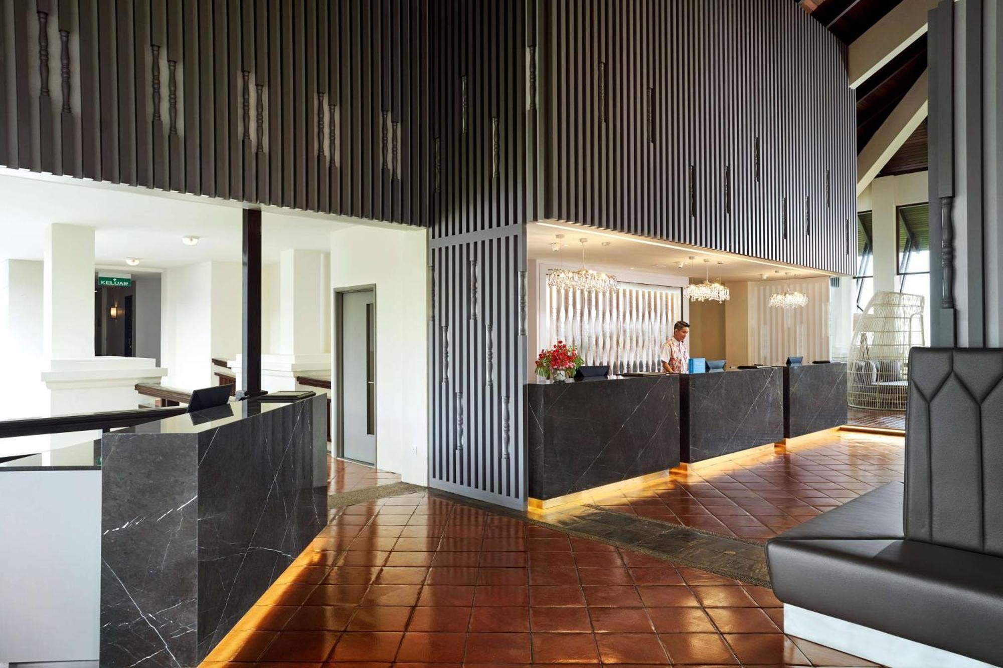 Doubletree By Hilton Damai Laut Hotel Lumut Exterior photo