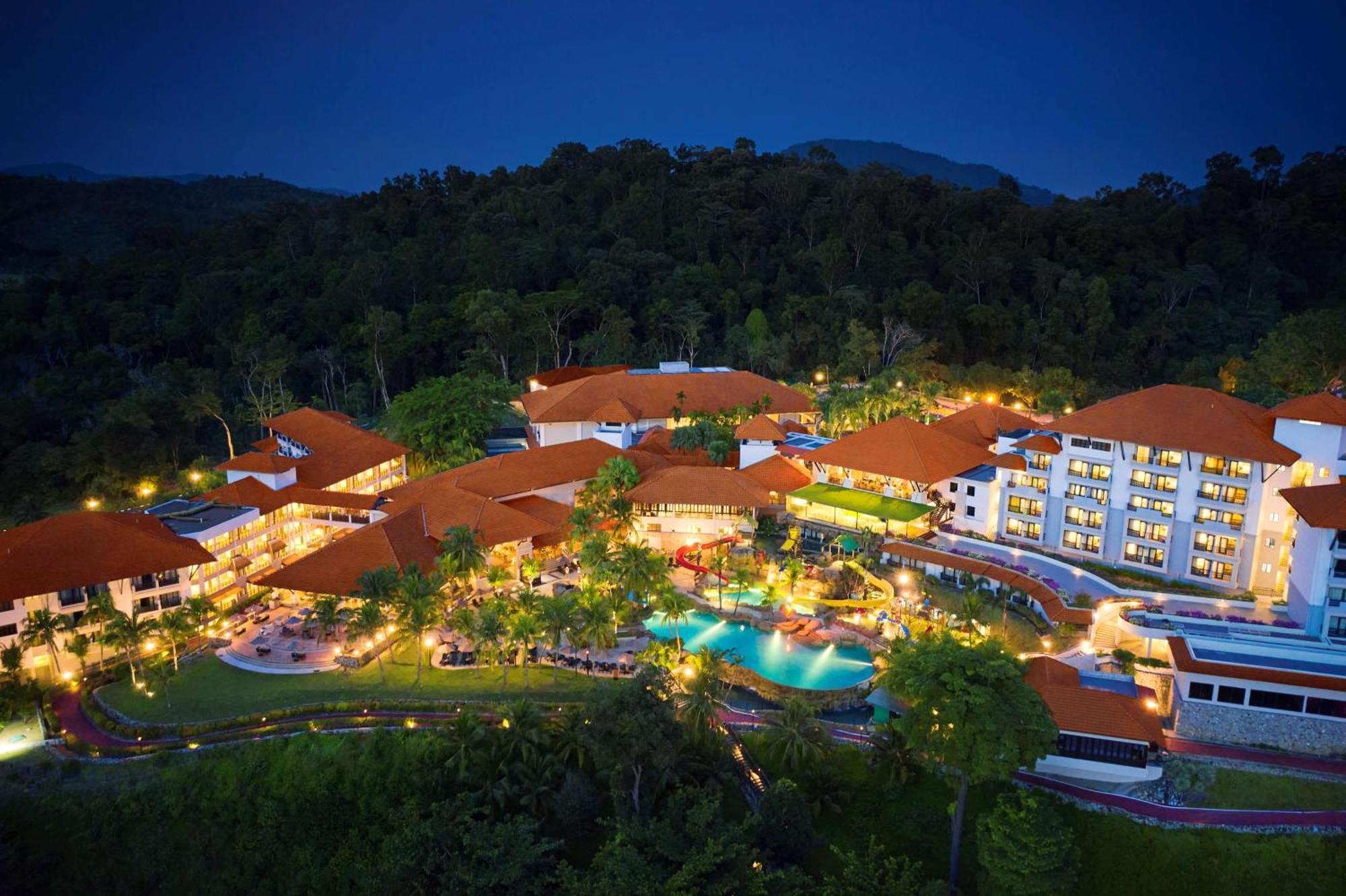 Doubletree By Hilton Damai Laut Hotel Lumut Exterior photo